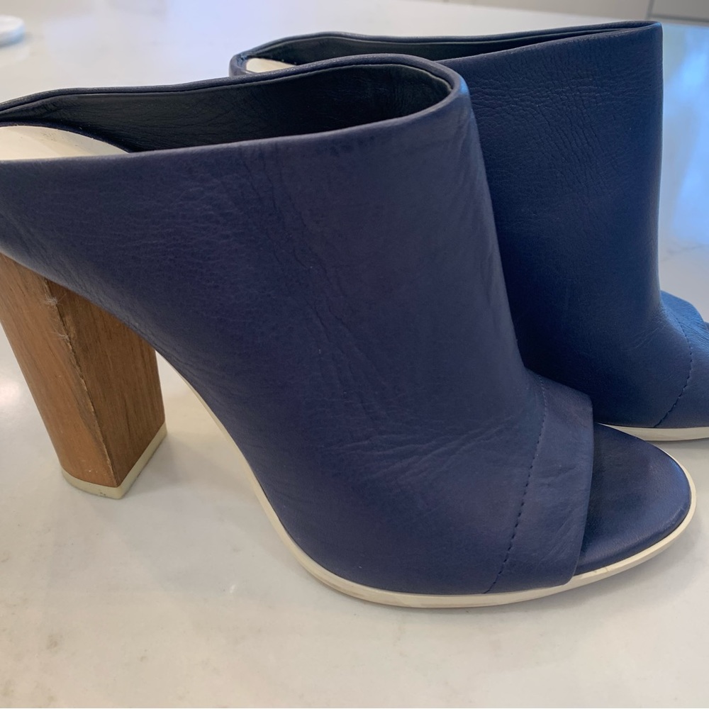 NAVY VINCE Allison WOODEN HEEL Peep toe SLIDES, SIZE 7